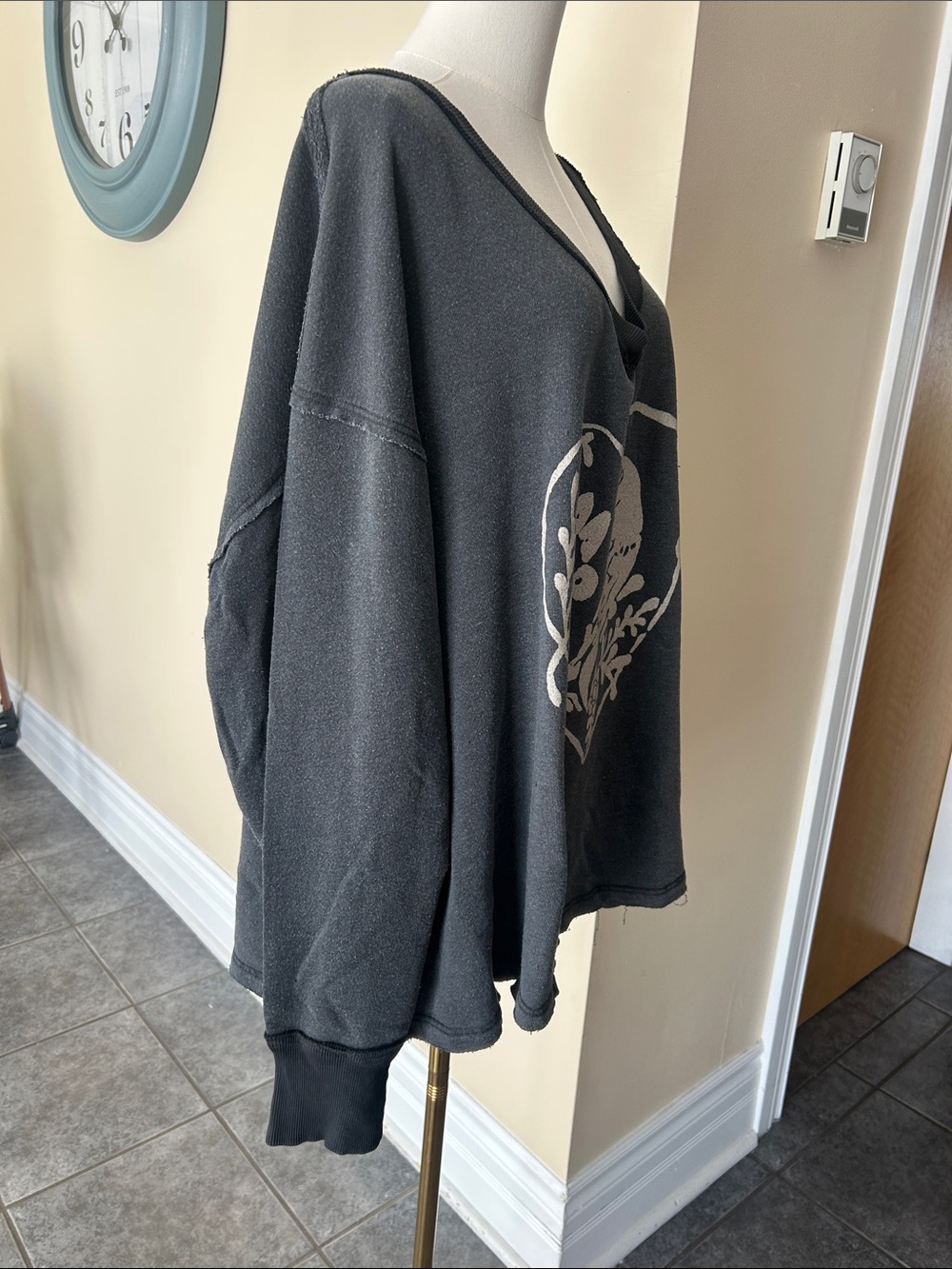 FREE PEOPLE Venice Oversize Cotton Blend Graphic Sweatshirt size extra large - Picture 8 of 9